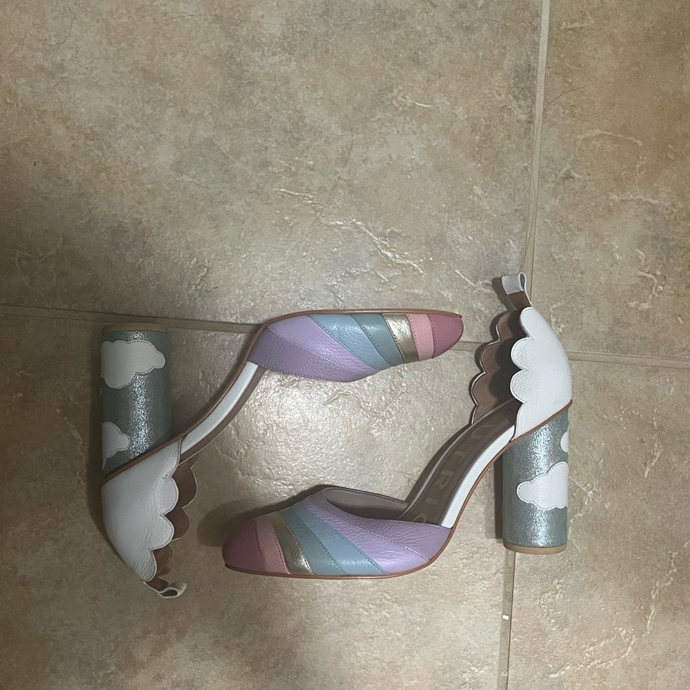 Butrich Size 38 (size 8 US)
Sweet Sunshine Pumps